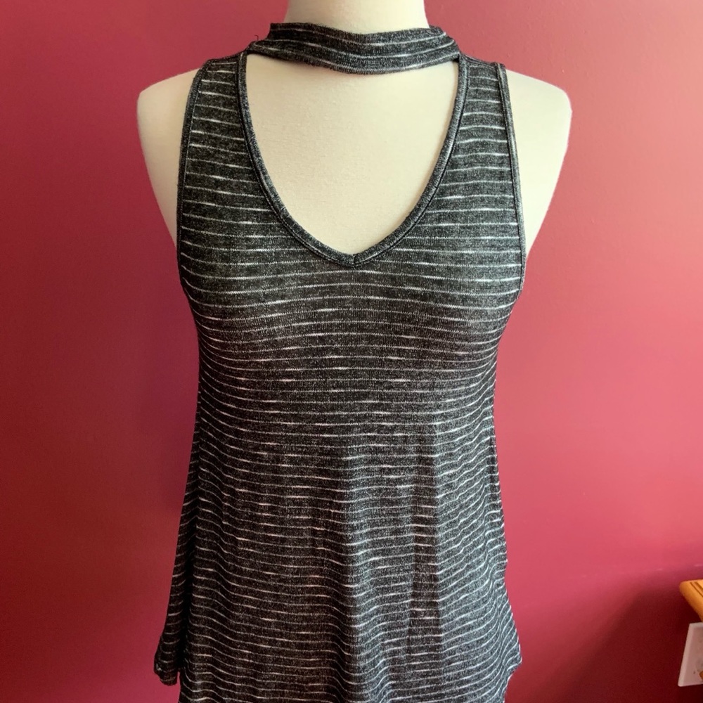 Black & white sleeveless cutout mock neck top